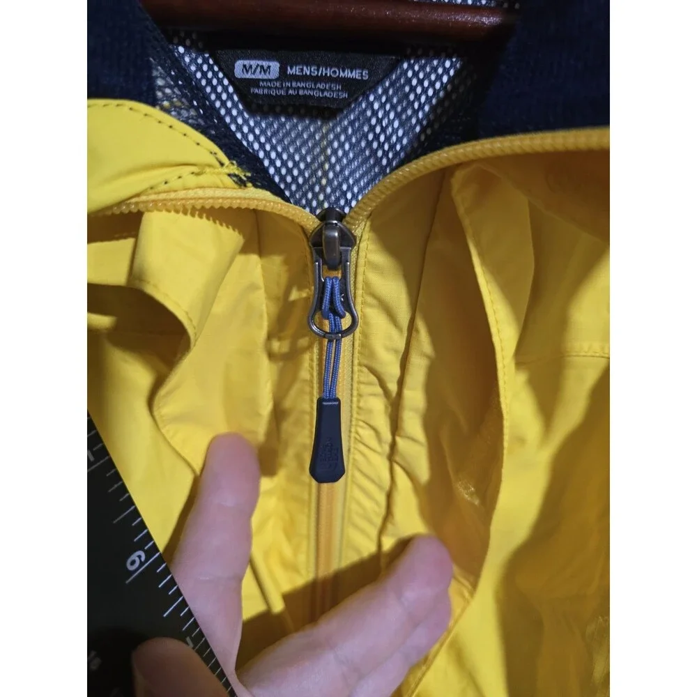 NWT The North Face Resolve Jacket Men’s M Medium Freesia Yellow Rain Hooded